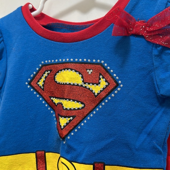 Supergirl 3t dress with detachable cape that velcros on and off - Picture 2 of 7
